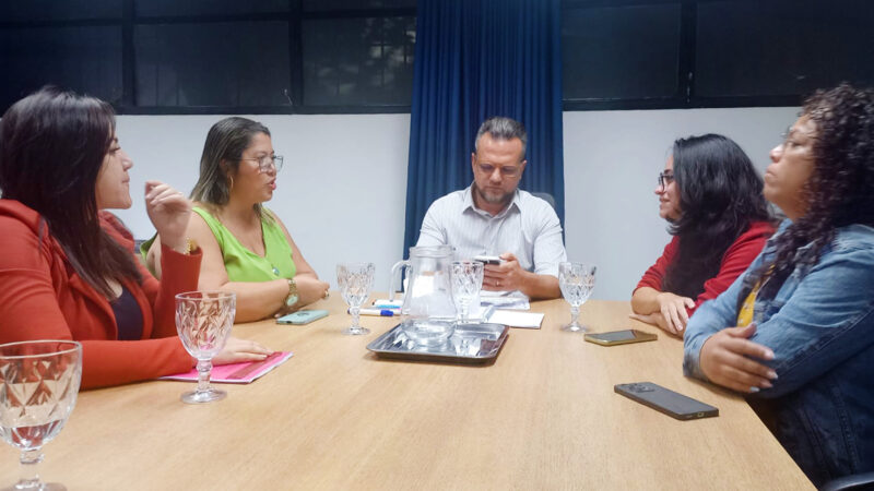 Em reunião, prefeito Eduardo promete revisar e aprovar Planos da Guarda e Magistério e implantar PCCS geral até agosto de 2025
