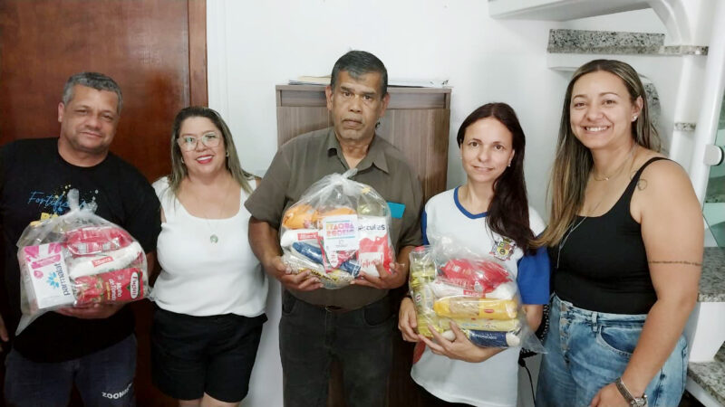 Ação Social 2025 | Servidores comparecem à sede do Sinseri para retirar suas cestas da parceria com o Fundo de Solidariedade
