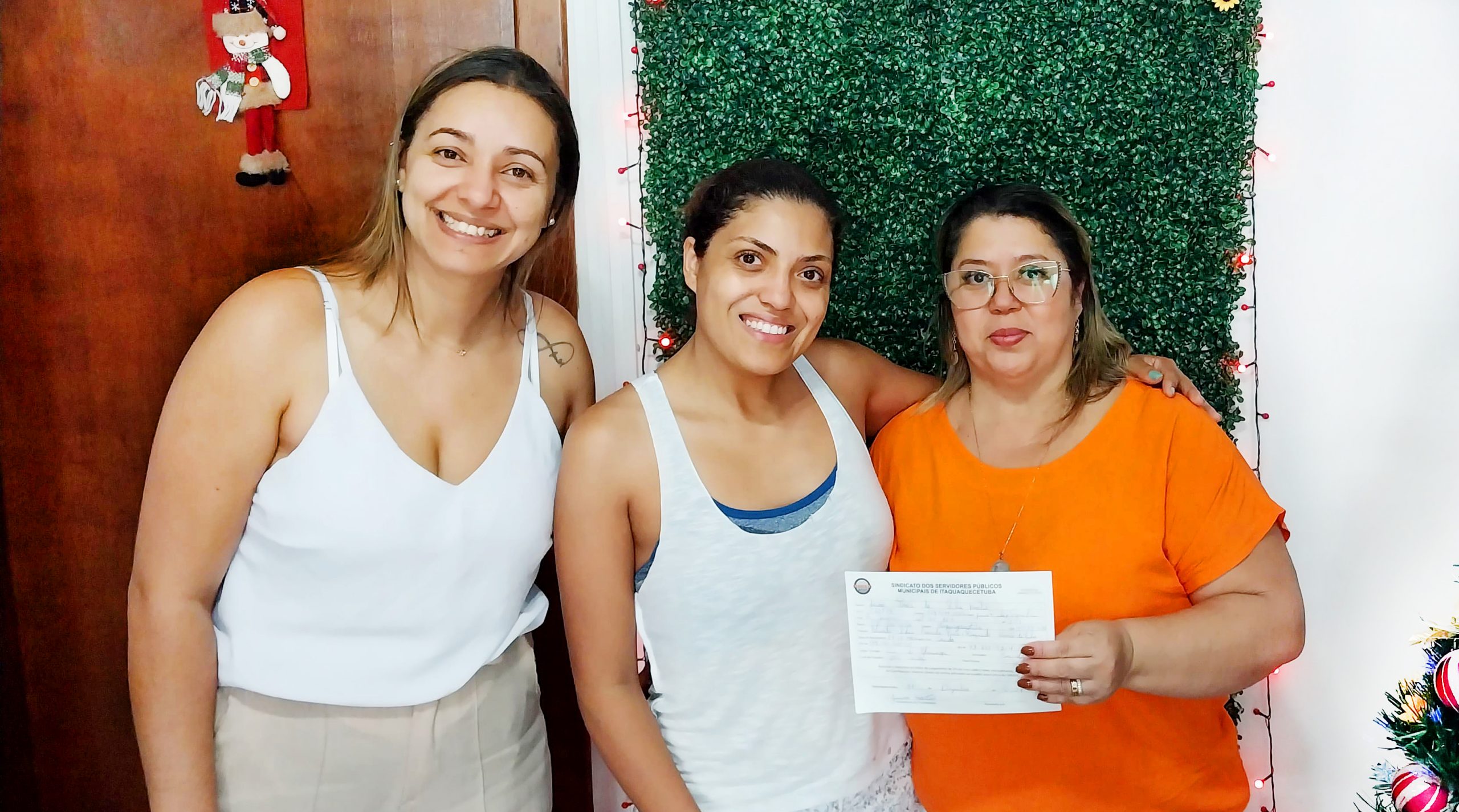 Servidora Jessica Thais da Silva Martins, Auxiliar de Enfermagem, é a mais nova associada do Sinseri. Seja bem-vinda, companheira!