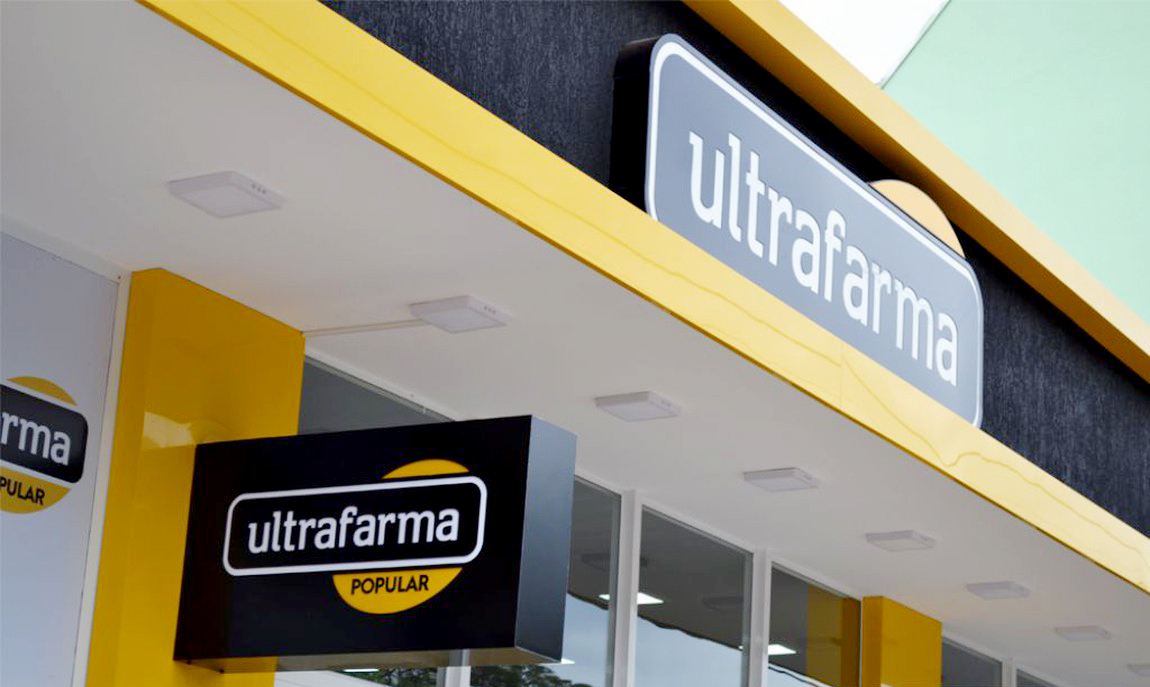 Ultrafarma | Associados compram medicações pelo convênio com a Happy