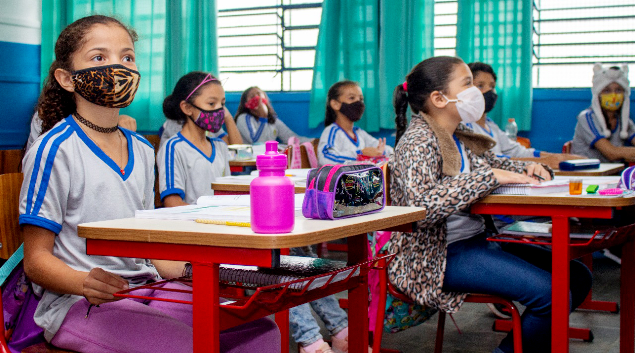 😷 Síndromes Gripais | Prefeitura recomenda retomada do uso de máscaras nas escolas