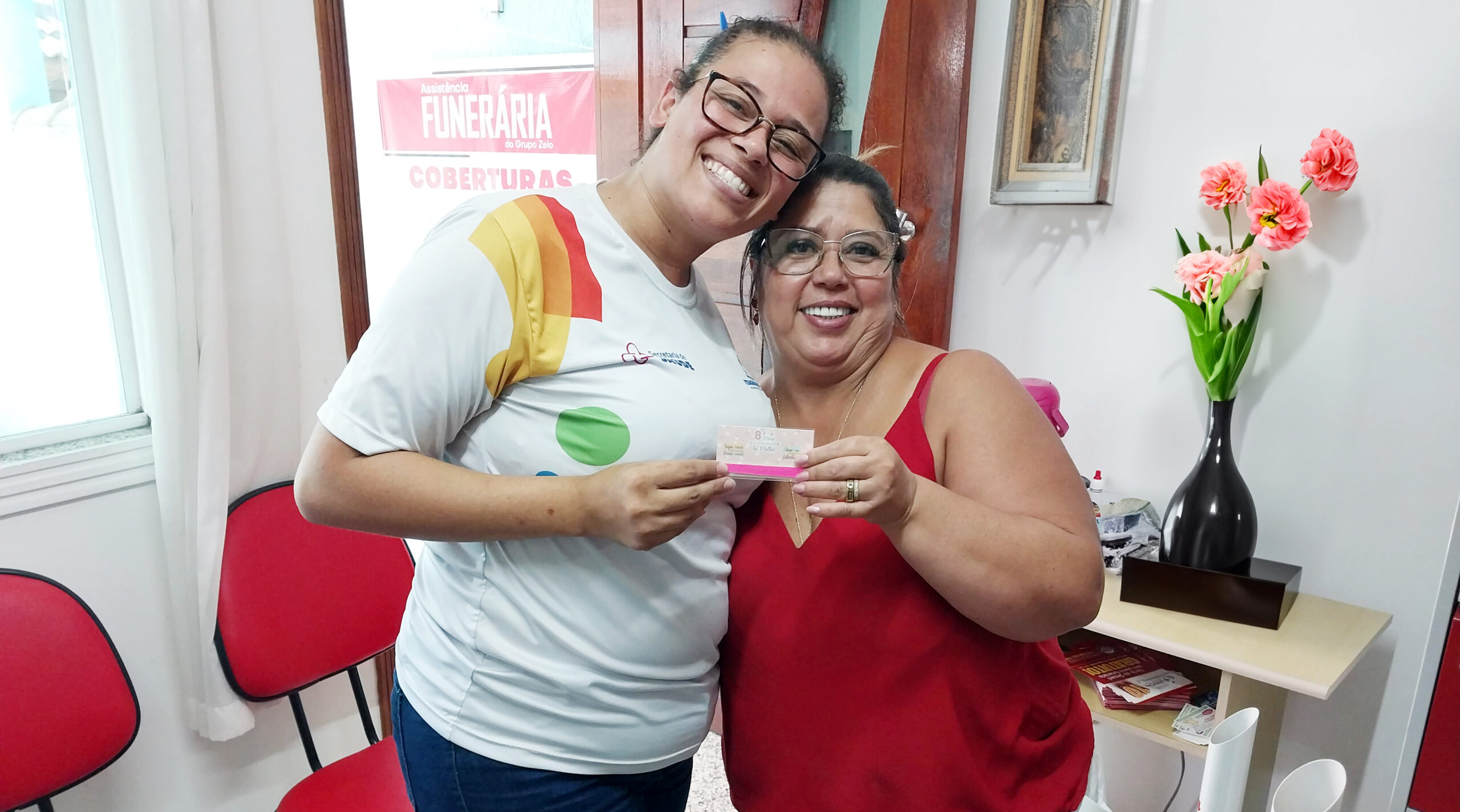 Mês da Mulher | Faça como a Nathalia, da Saúde, e venha nos visitar. Você ainda leva uma lembrancinha especial do Sinseri!