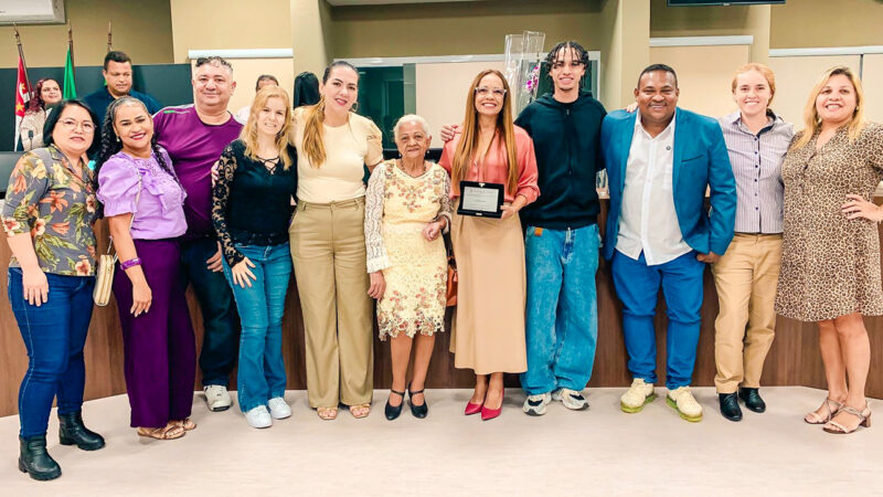 Parabéns, Ana Cristina Gavinho. Exemplo de profissional da Educação é homenageada pela trajetória exemplar no funcionalismo