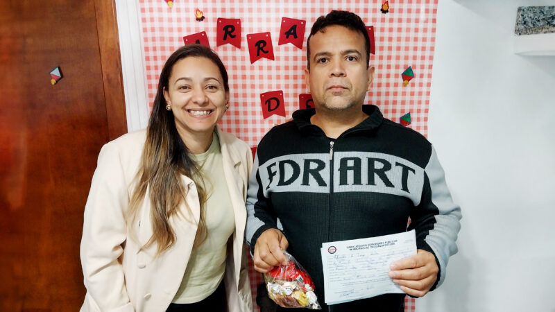 Edivaldo de Souza Santos, Vigia da EMEB Benedito Vieira da Mota, é o mais novo associado do Sinseri. Seja bem-vindo, companheiro!