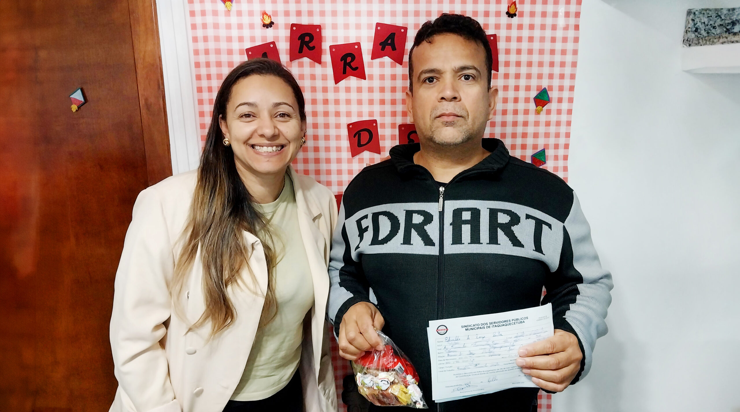 Edivaldo de Souza Santos, Vigia da EMEB Benedito Vieira da Mota, é o mais novo associado do Sinseri. Seja bem-vindo, companheiro!