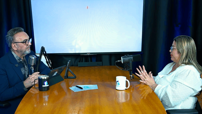 Presidente Clícia participa de podcast do colunista Gil Fuentes e destaca indicação para o “Mulheres que Brilham 2025”