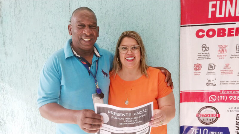 Vigia Marquinhos (Marcos Ecezano) retira seu prêmio da ação de Dia dos Pais do Sinseri. Use com muita saúde, companheiro!