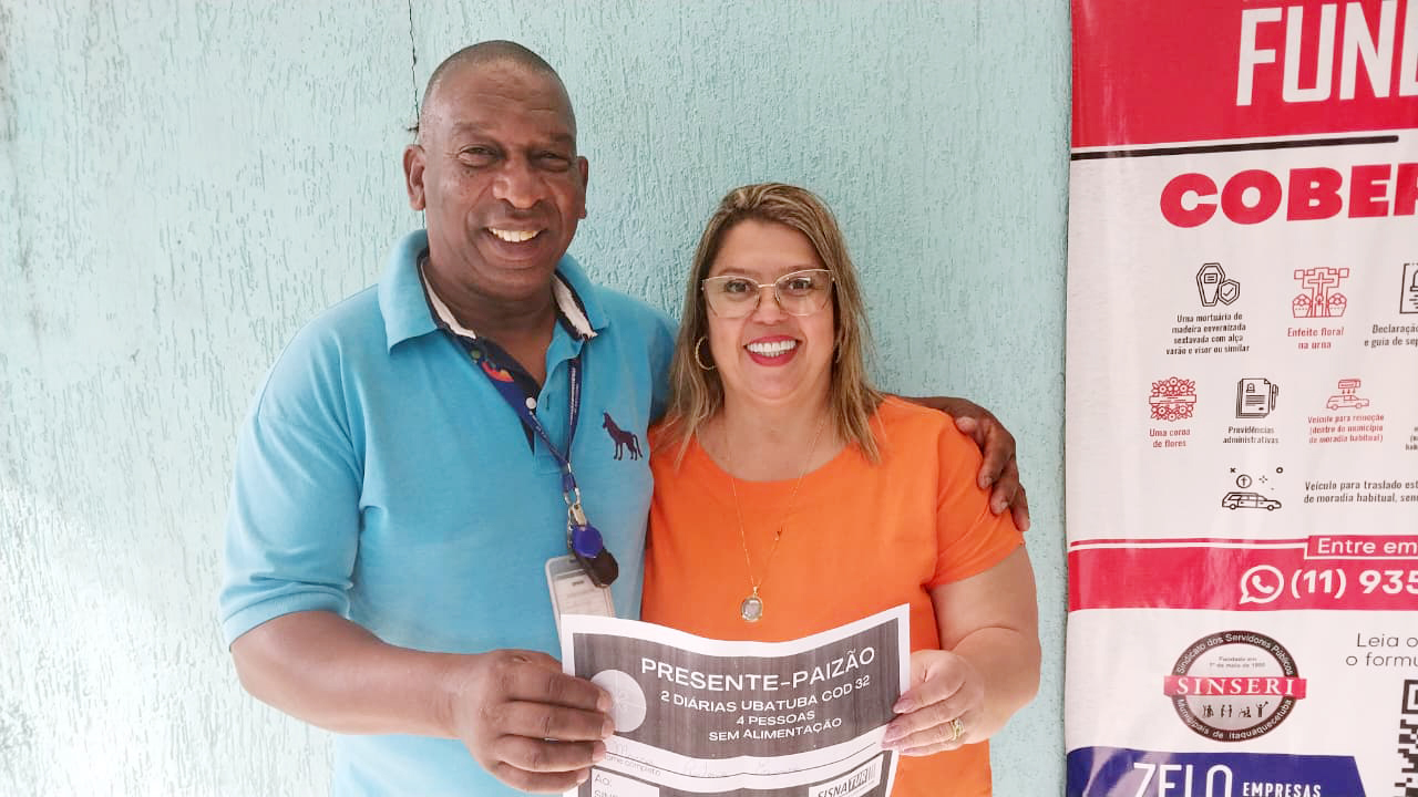 Vigia Marquinhos (Marcos Ecezano) retira seu prêmio da ação de Dia dos Pais do Sinseri. Use com muita saúde, companheiro!