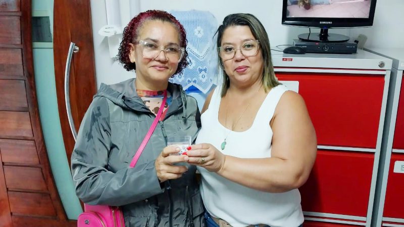 Servidoras vêm à sede do Sinseri retirar mimo em homenagem ao Mês da Mulher. Garanta o seu, companheira!