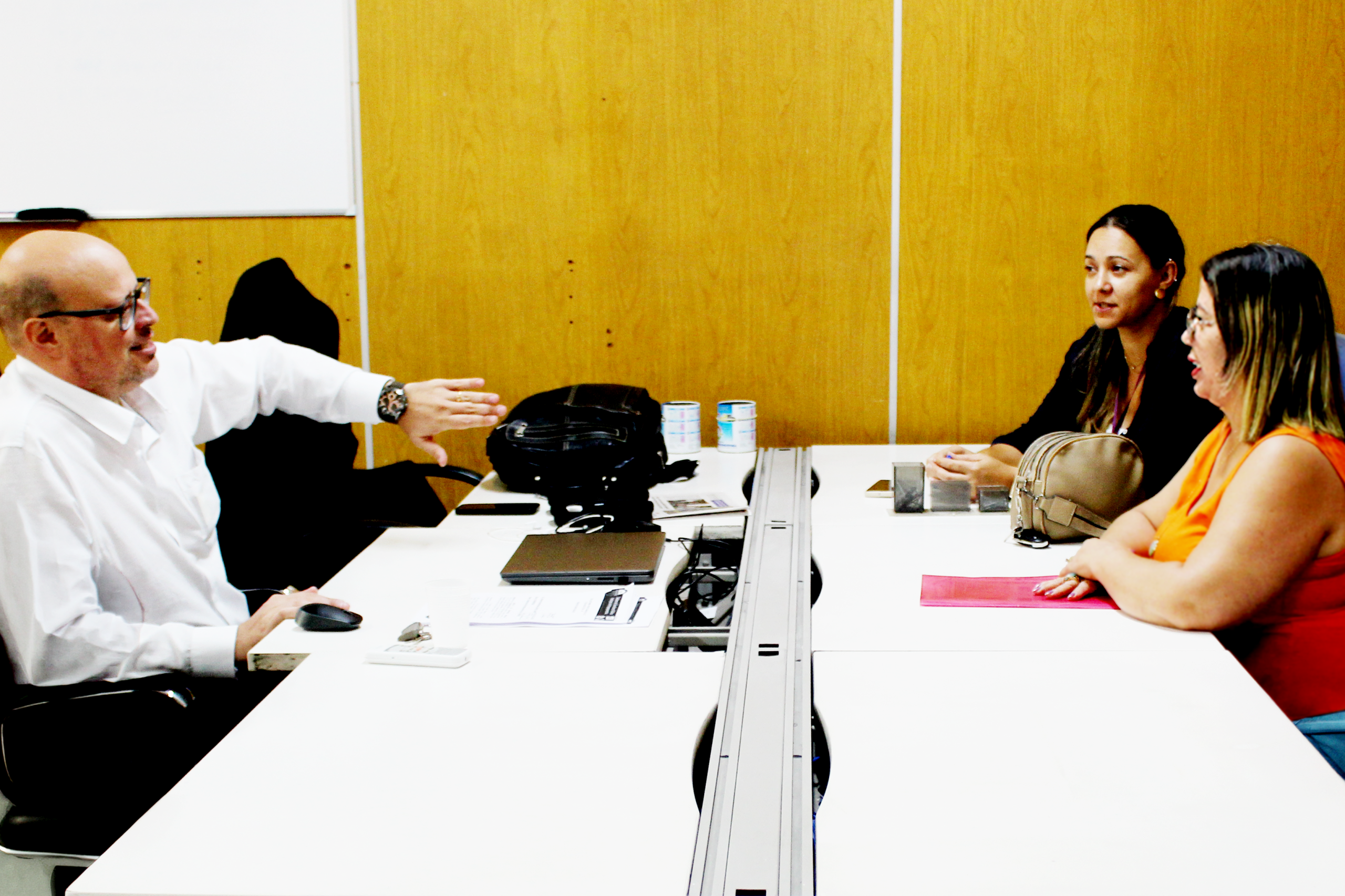 Em nova reunião com o Governo, Sinseri avança em diversas pautas. Servidores terão novamente 13º no auxílio-alimentação. Veja cada progresso!